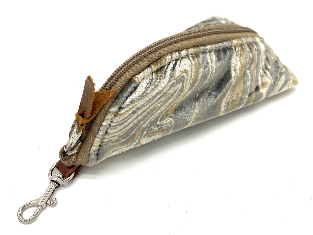 Marbled patterned pouch with a zipper and keychain clip on a white background#color_champagne-cosmos
