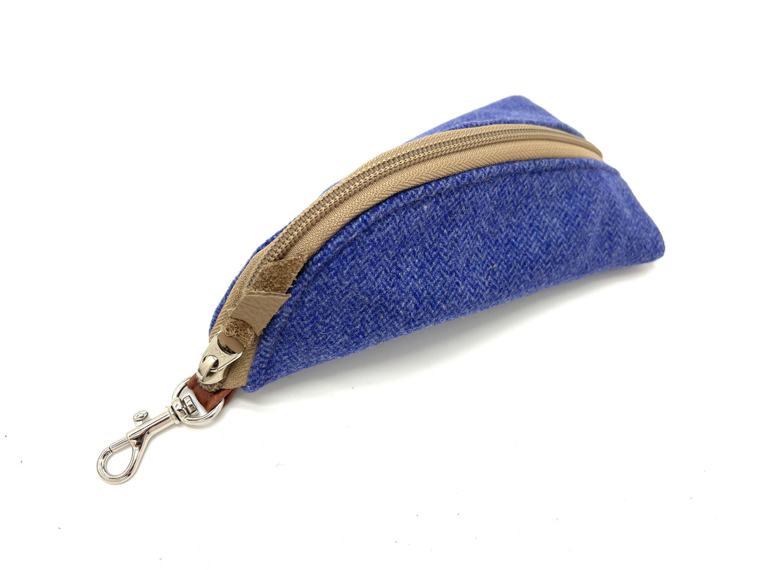 Periwinkle blue tweed pouch with beige zipper on a white background#color_periwinkle-tweed