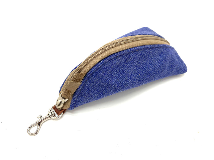 Periwinkle blue tweed pouch with beige zipper on a white background#color_periwinkle-tweed